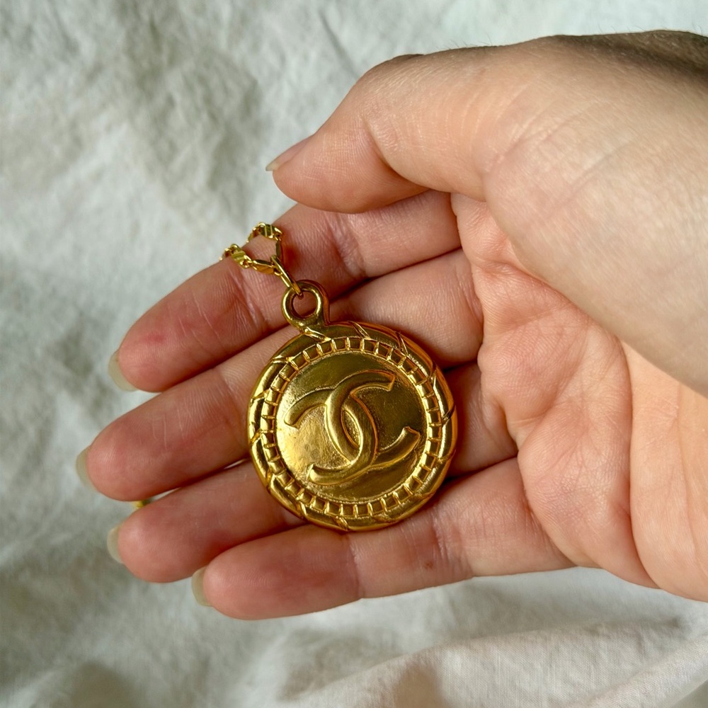 Large Chanel Pendant Necklace - Picture 14 of 16